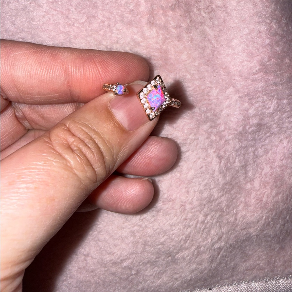 Elegant Opal and Gold Women's Ring